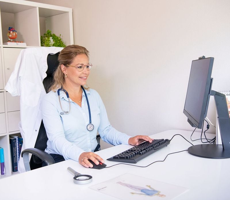 Krijg je begeleiding van een huisarts, praktijkondersteuner of stoppen met roken-coach? Dan worden de kosten vergoed.