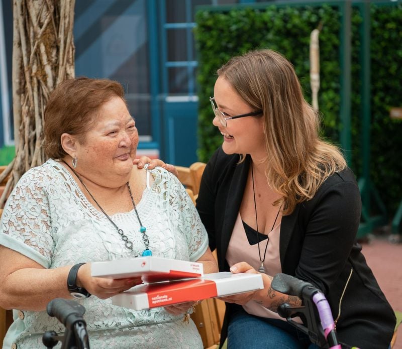 In de Nationale Apotheek-app log je in met DigiD en regel je makkelijk medicijnen voor een ander.