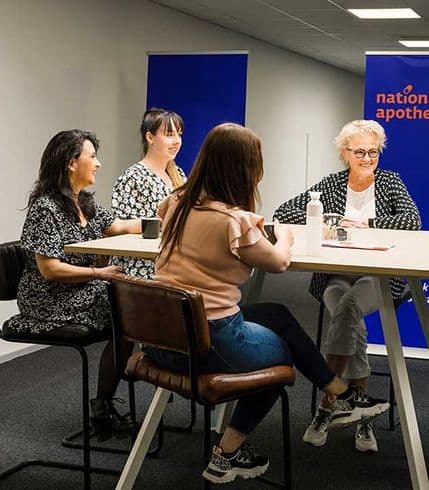 Ons team van klantadviseurs en farmaceutische klantadviseurs werken samen om alle klanten zo goed mogelijk te helpen.